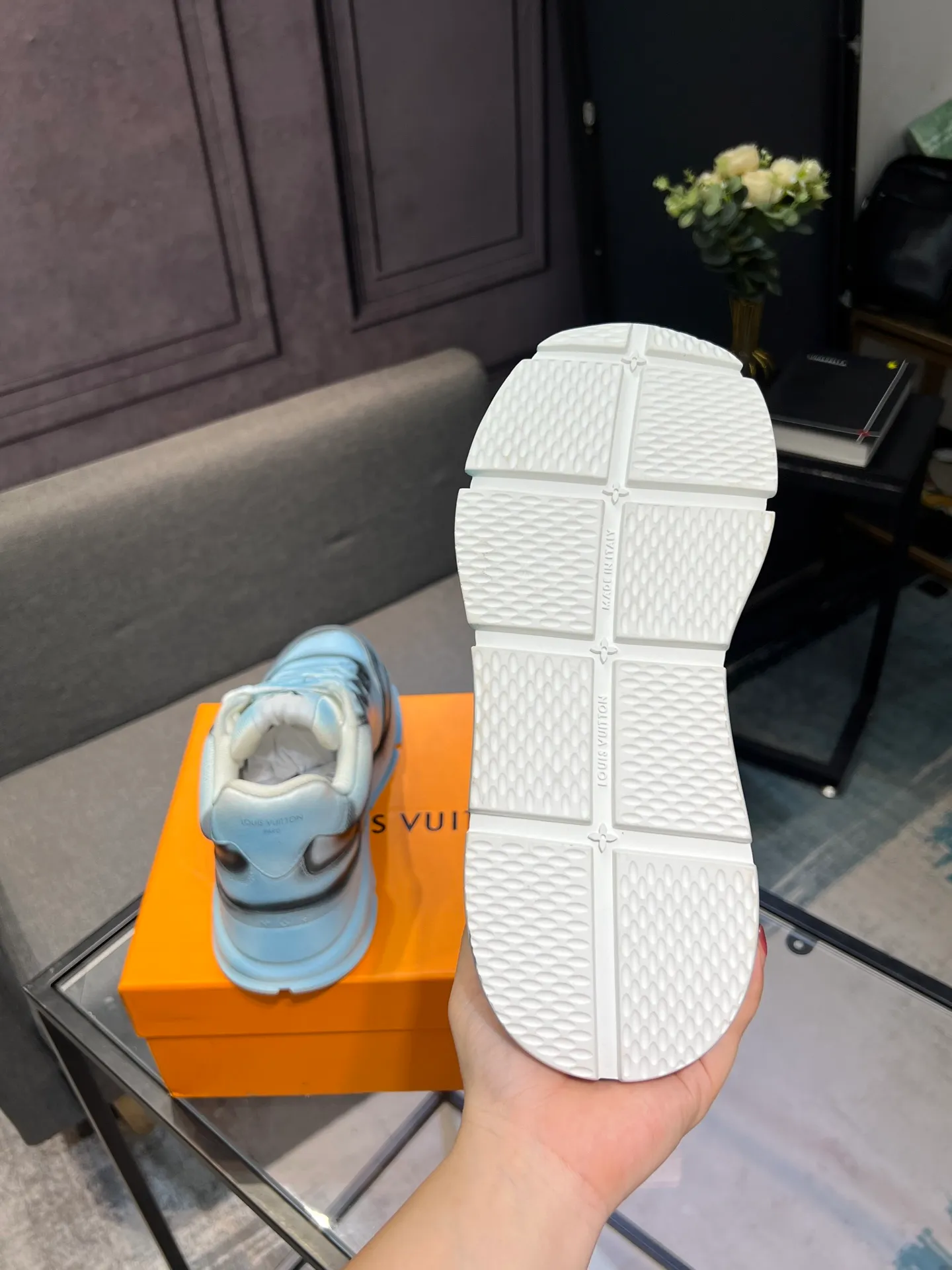 Men's shoes 💰760 LV | Louis Vuitton 2025𝐬𝐬 Spring and summer new styles, couples' models, men's models come out first. The counter focuses on the latest casual shoes. Hard goods are new🆕 ❥Purchase level! Full of high-end feel! A popular model among bloggers at home and abroad, it’s retro and fashionable and looks amazing on your feet! Wear a lot of happiness! Mainly recommended model on the official website★ ▪️Upper: Original custom-made imported calfskin fabric ▪️Inner lining: breathable gauze imported from Italy ▪️Outsole: rubber foam ➕tpu high-end outsole ▪️Shoe size: 36-44 (customized for 45 and 46)